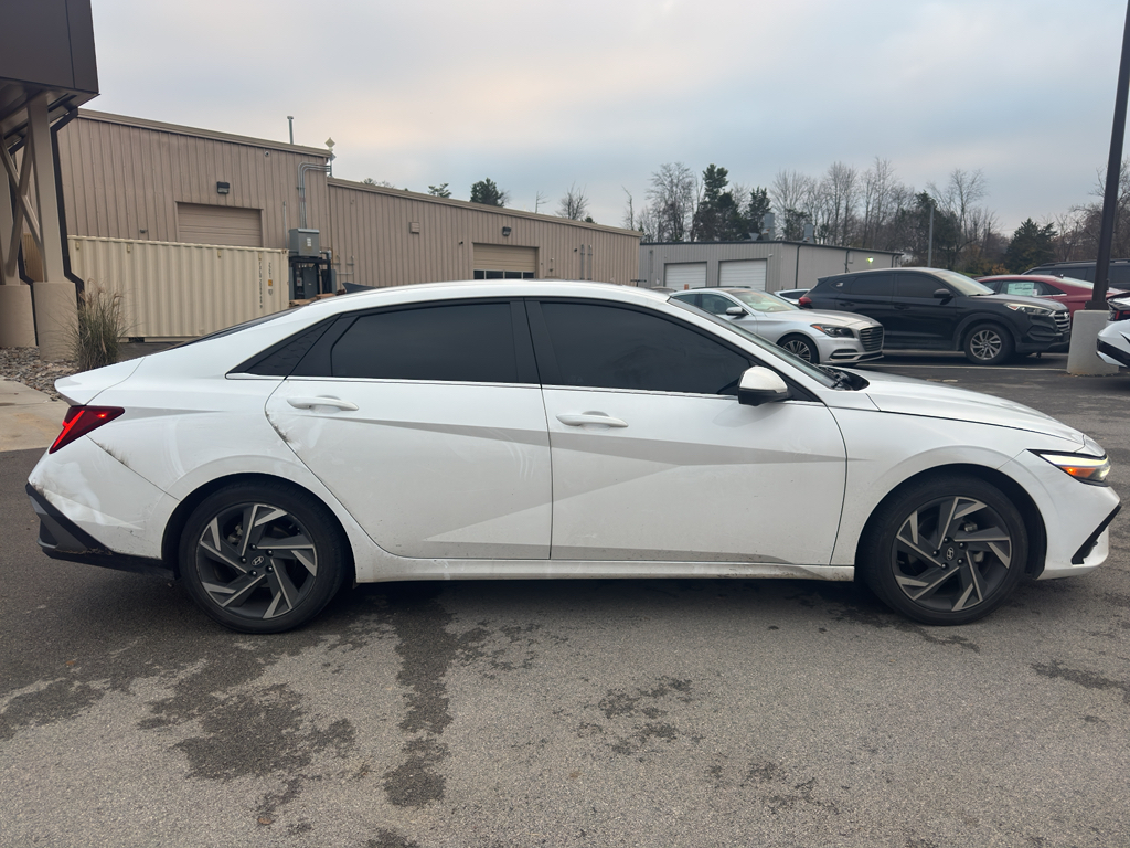 2024 Hyundai Elantra Limited photo 3