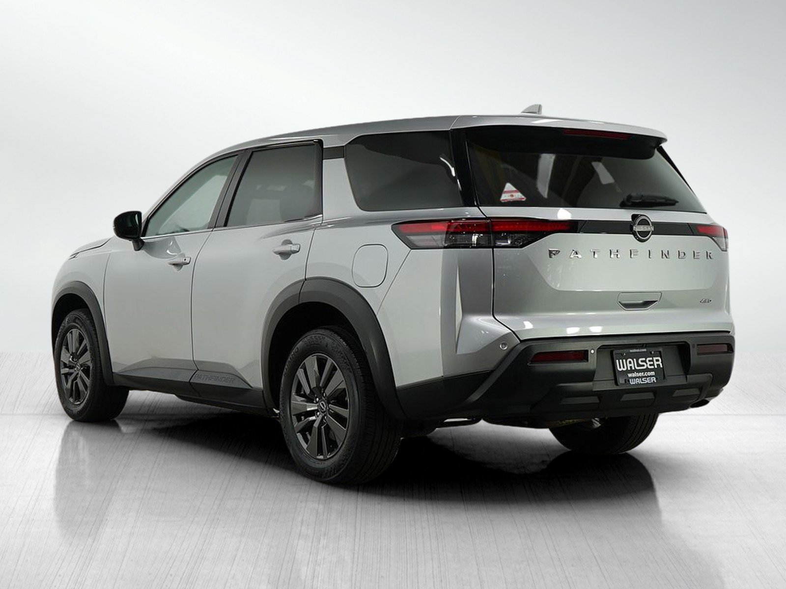 2022 Nissan Pathfinder S photo 3