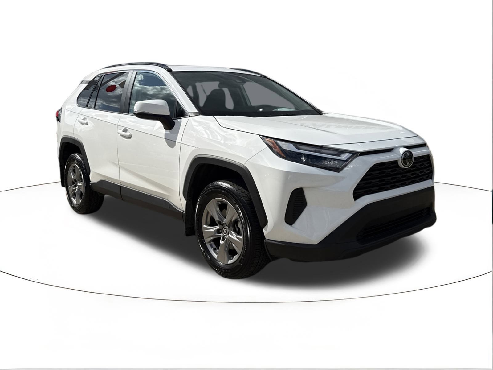 2024 Toyota RAV4 XLE's photo
