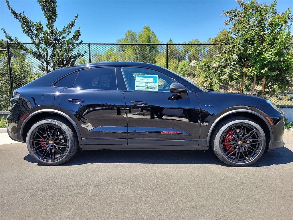 2025 Porsche Macan Electric photo 8