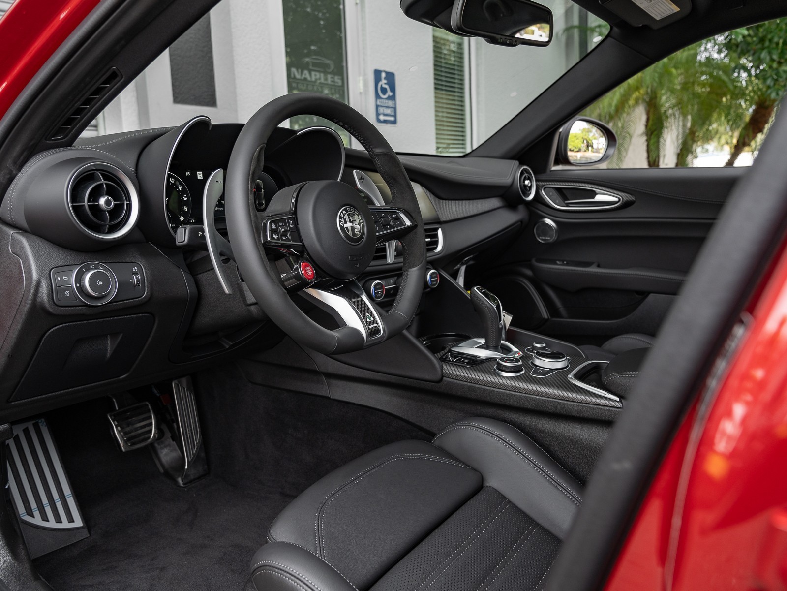 2024 Alfa Romeo Giulia Quadrifoglio photo 4