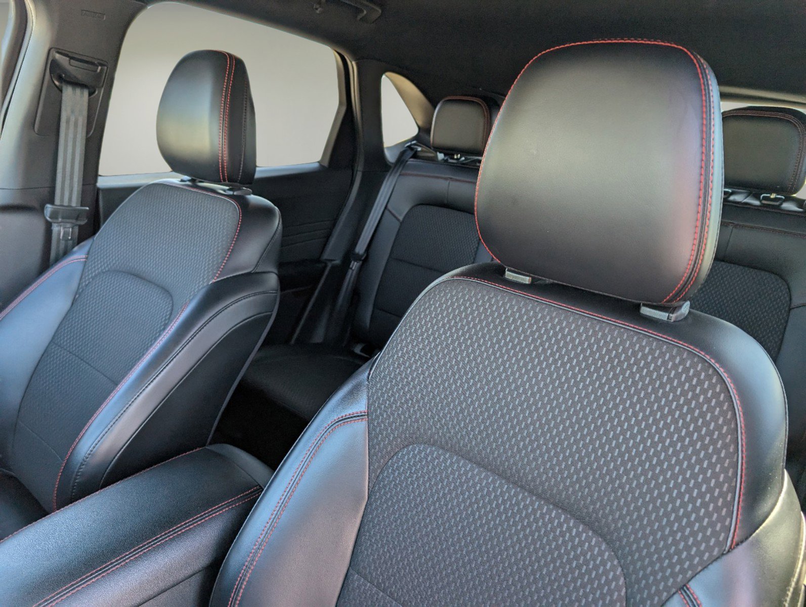 2024 Ford Escape ST-Line photo 16