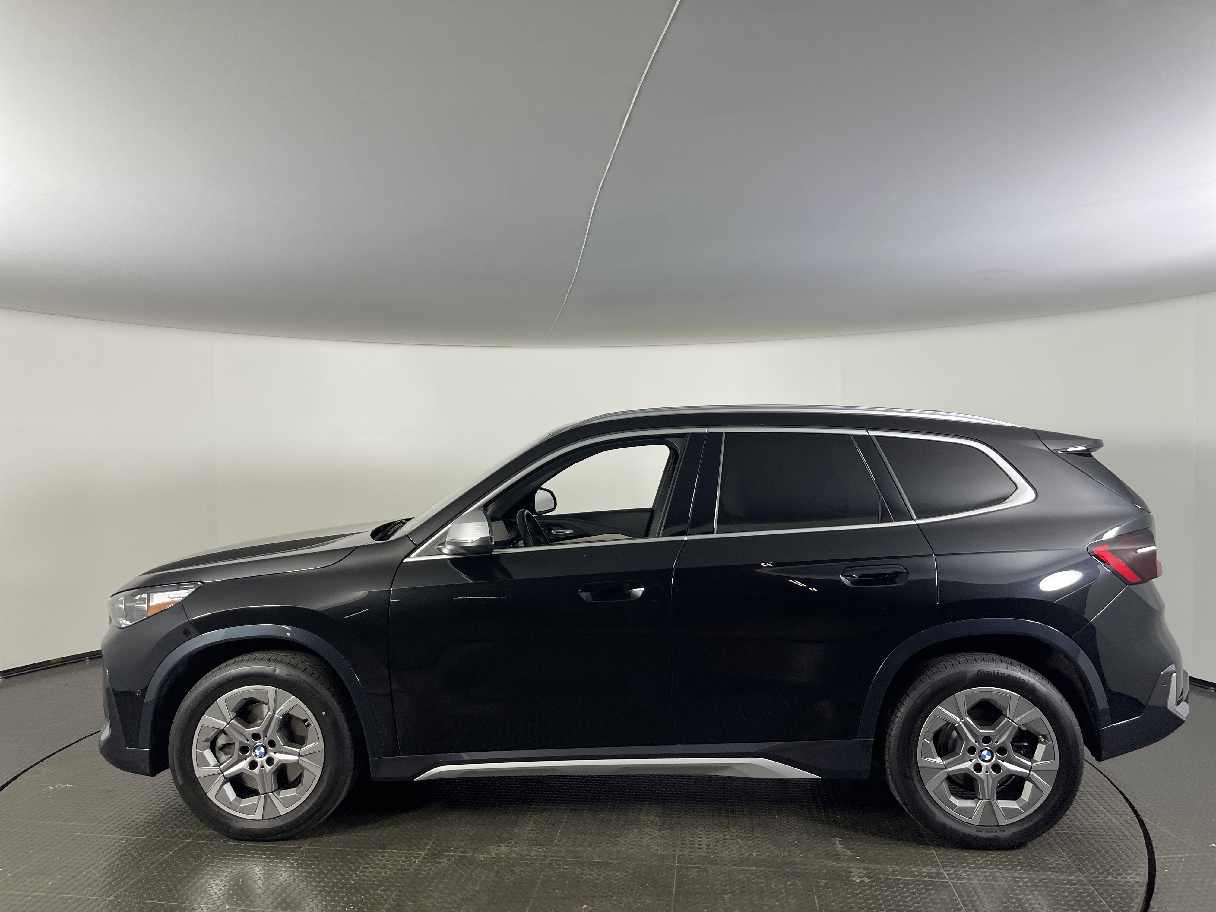 2024 Bmw X1 XDrive28i photo 2