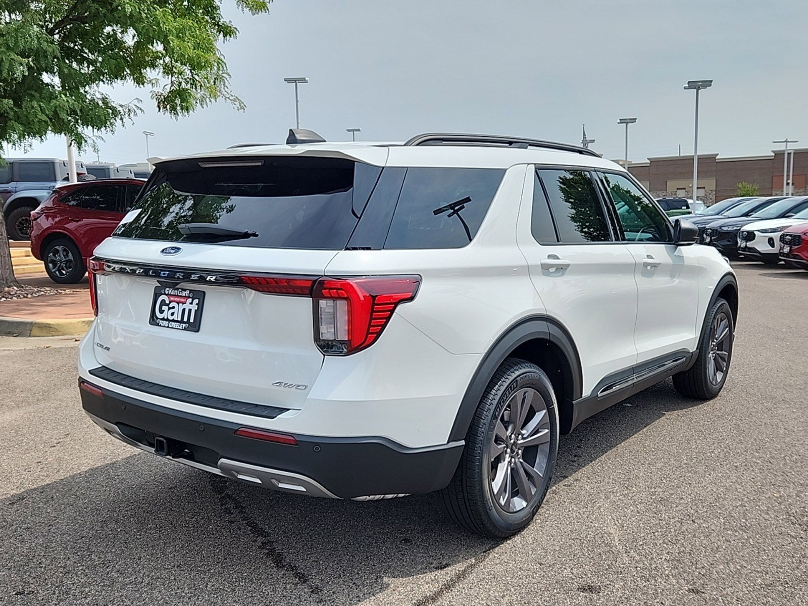 2025 Ford Explorer photo 4