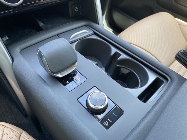 2025 Land Rover Discovery SE photo 18
