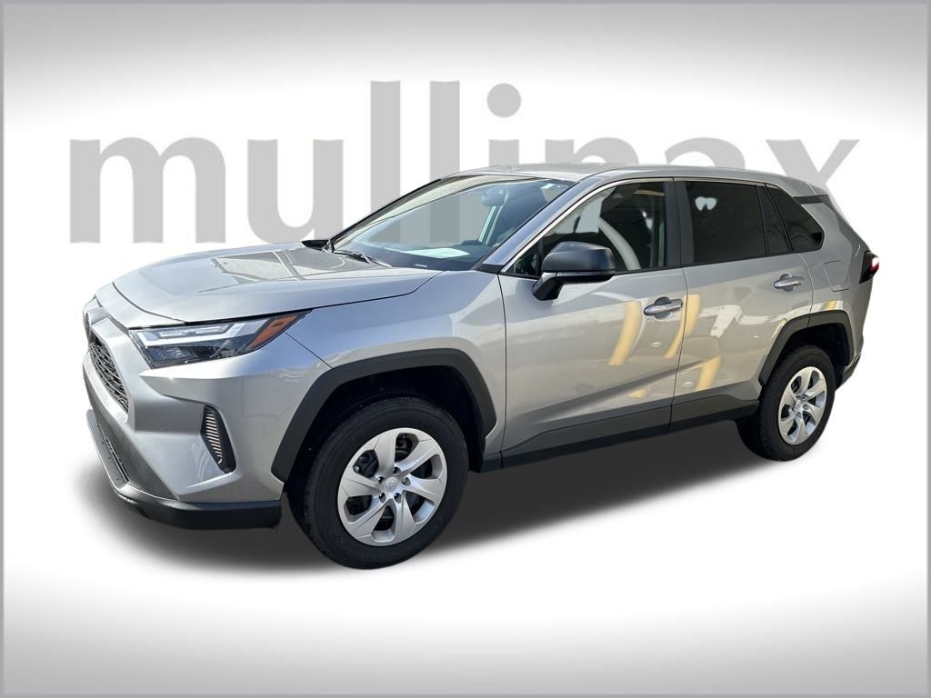 2024 Toyota RAV4 LE photo 4