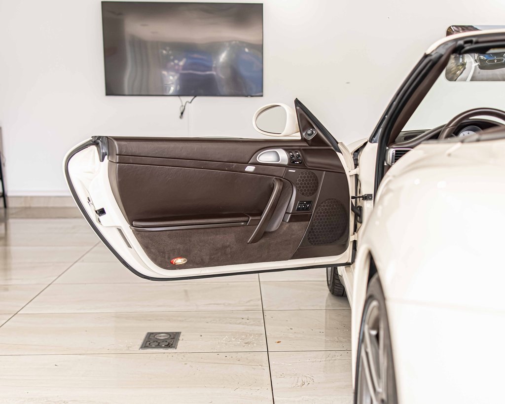 2012 PORSCHE 911 - Image 32