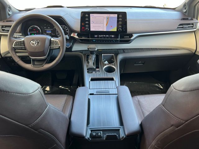 2024 Toyota Sienna Platinum photo 17