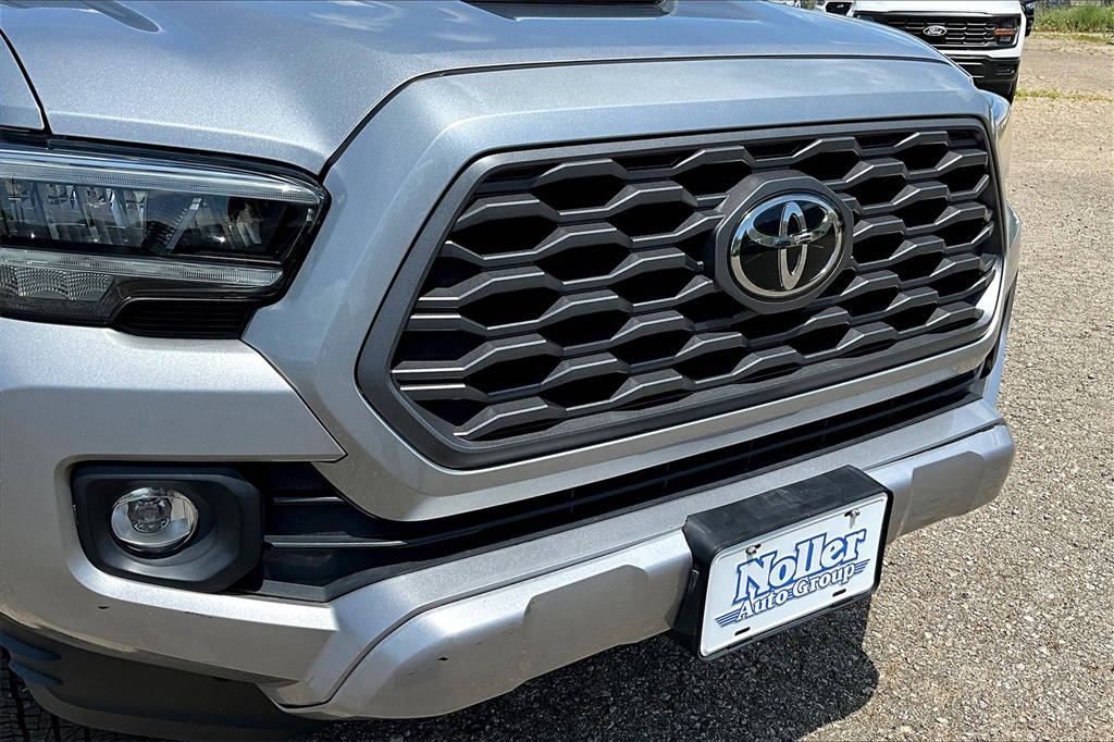 2020 Toyota Tacoma TRD Sport photo 29