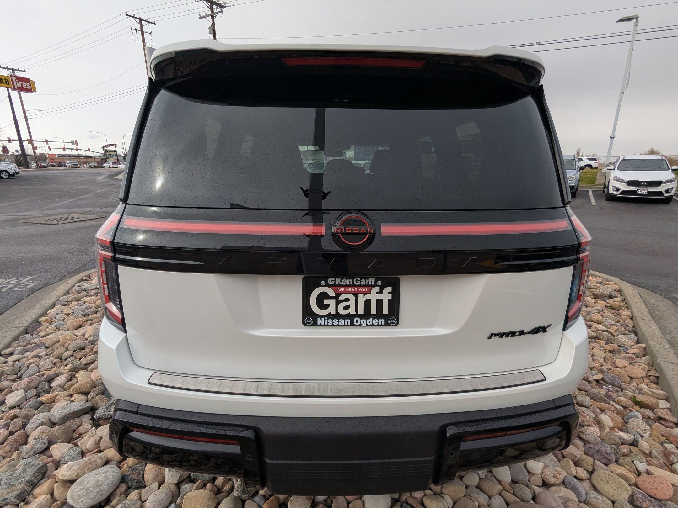 2025 Nissan Armada photo 3