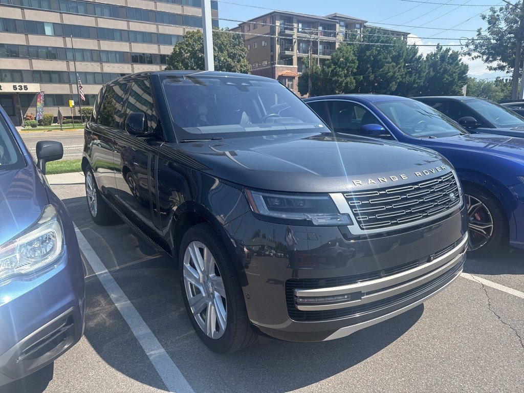 2023 Land Rover Range Rover SE photo 2