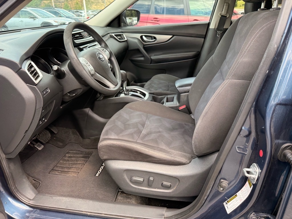 2015 Nissan Rogue SV photo 4
