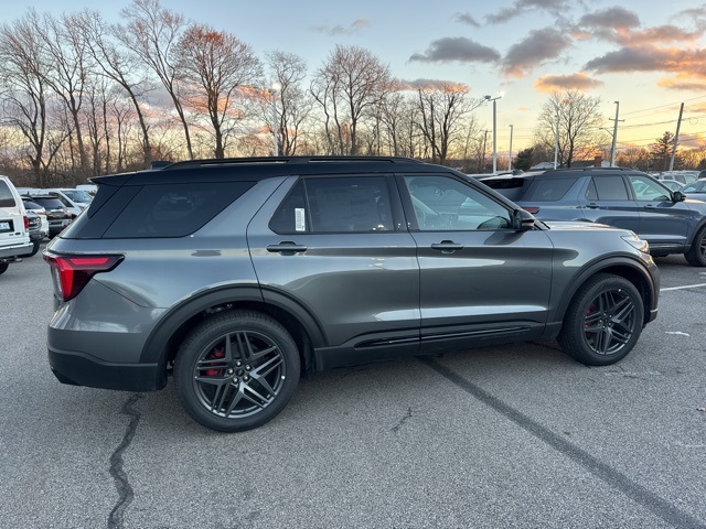 2025 Ford Explorer ST photo 2