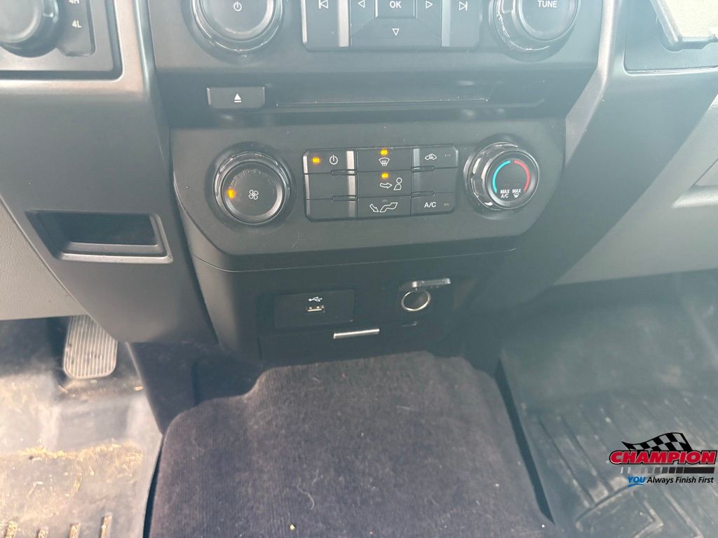 2016 Ford F-150 XLT photo 17