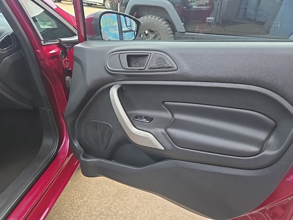 2011 Ford Fiesta SES photo 55