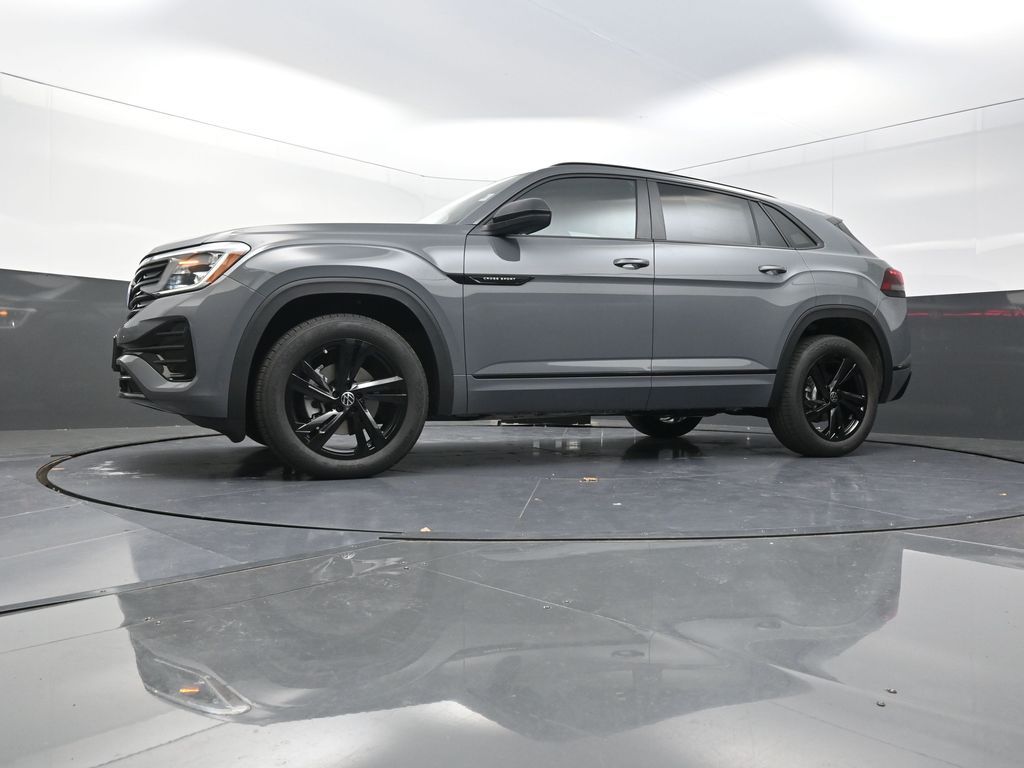 2025 Volkswagen Atlas Cross Sport SEL R-Line photo 18