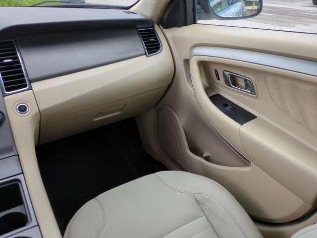 2018 Ford Taurus SE photo 13