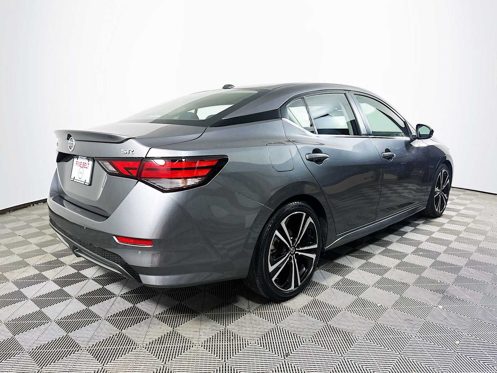 2021 Nissan Sentra SR photo 4