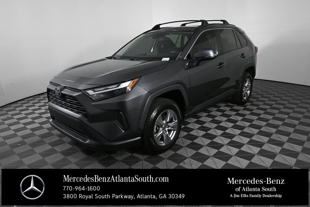 2023 Toyota RAV4 XLE's photo