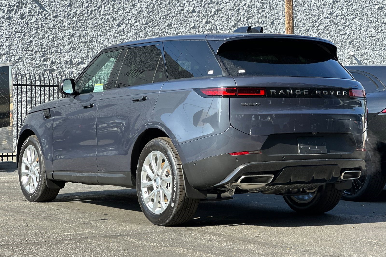 2025 Land Rover Range Rover Sport P360 SE photo 2