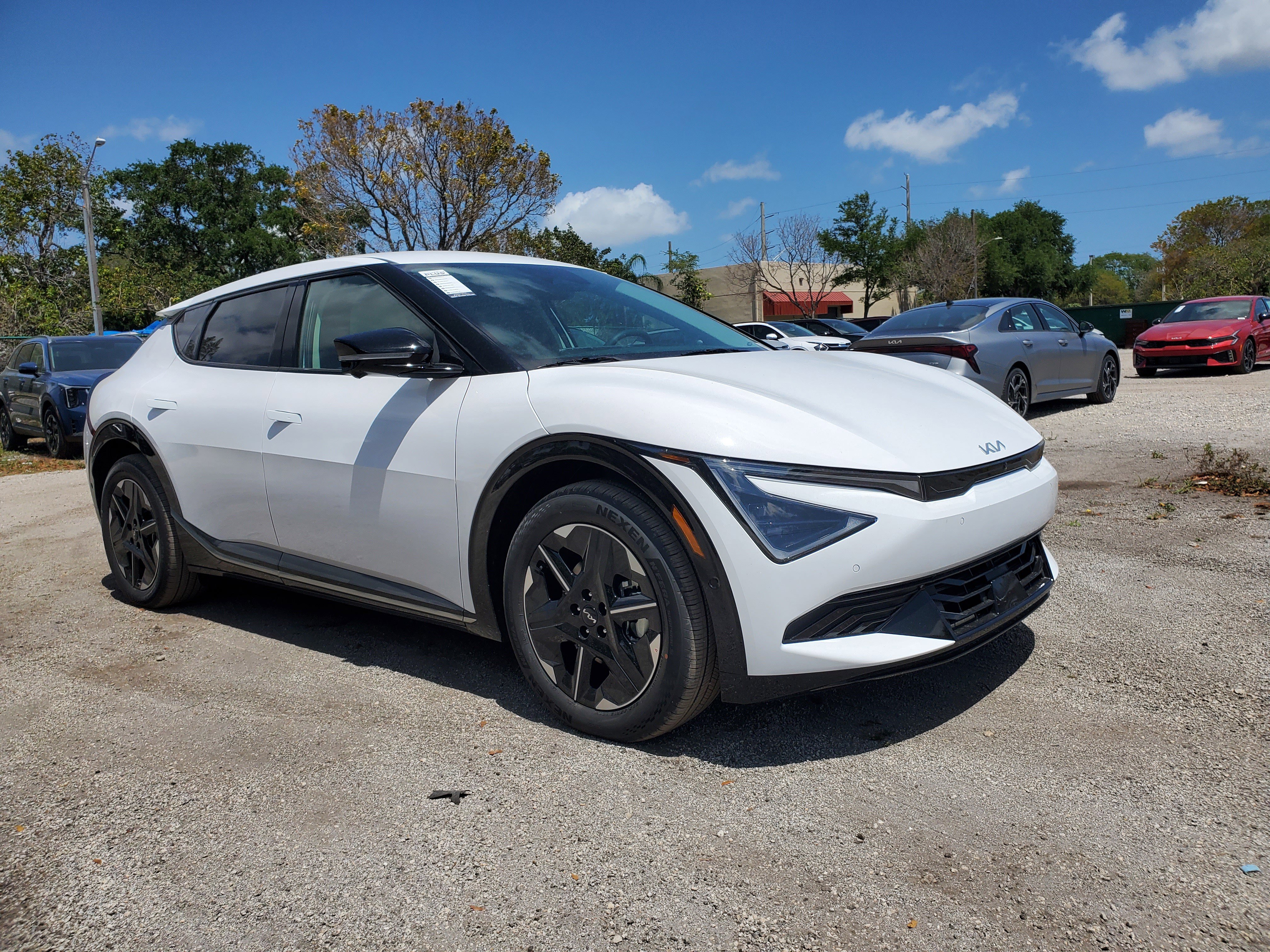 2025 Kia EV6 Light L/R's photo