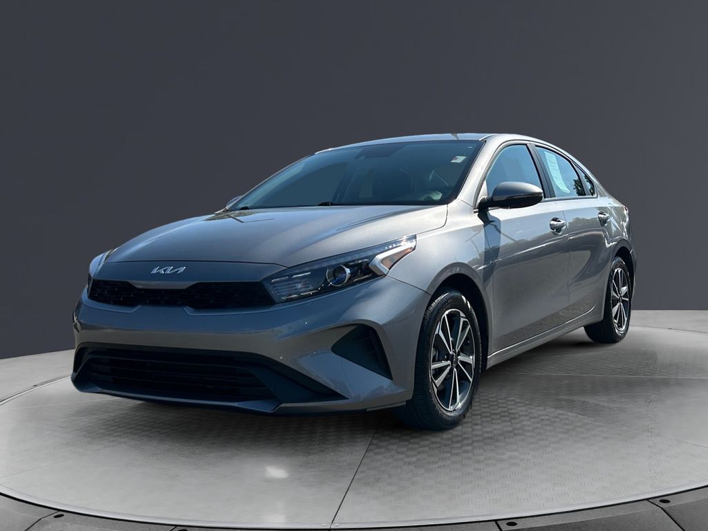 2023 Kia Forte LXS photo 2