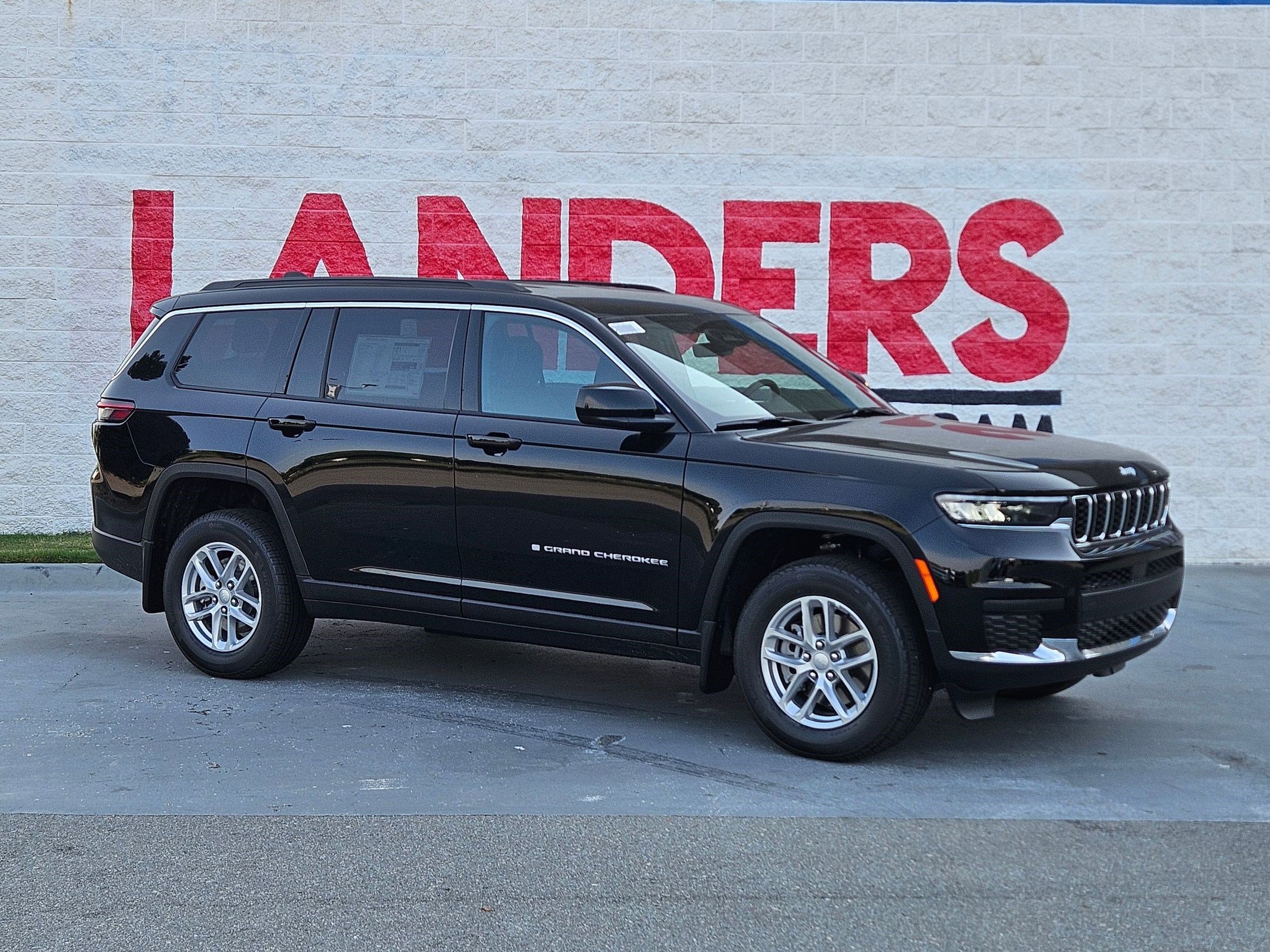 2025 Jeep Grand Cherokee L Laredo's photo