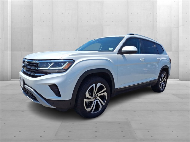 2023 Volkswagen Atlas SEL photo 3