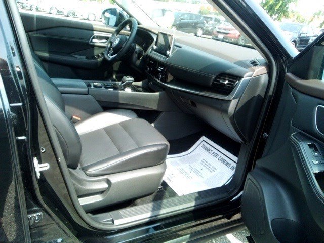 2021 Nissan Rogue SV photo 19