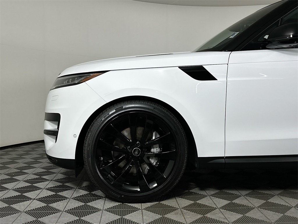 2025 Land Rover Range Rover Sport SE photo 9