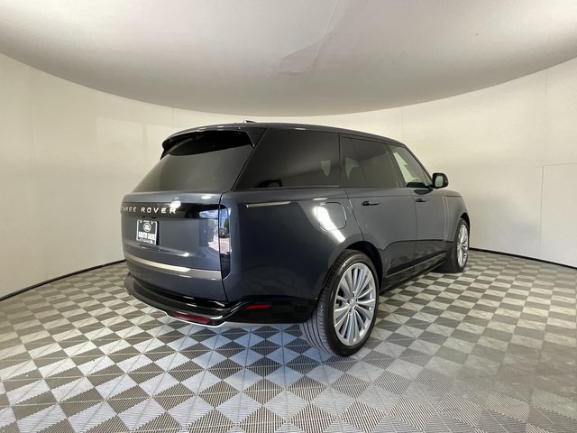 2025 Land Rover Range Rover SE photo 3