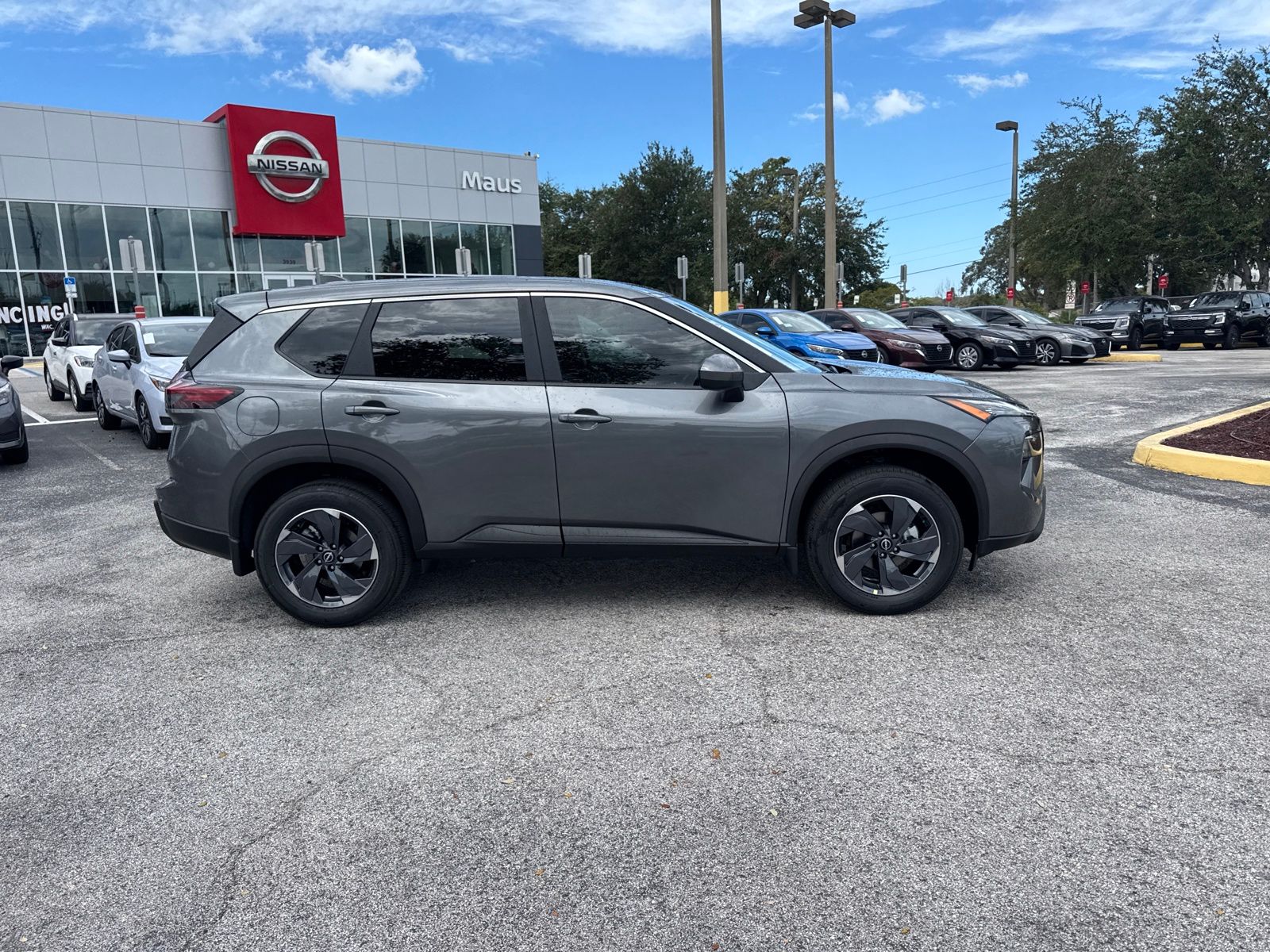 2026 Nissan Rogue SV photo 4