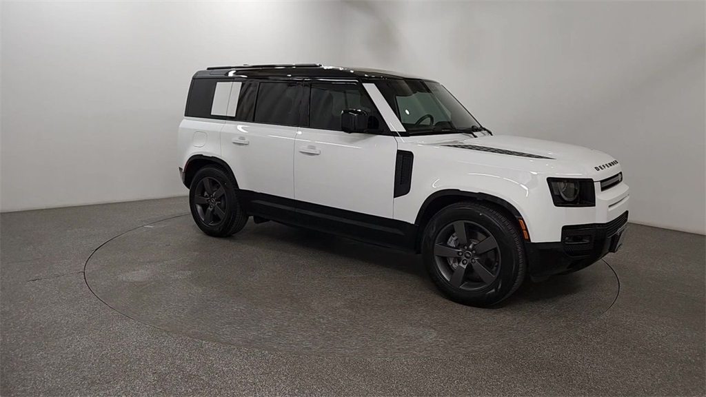 2025 Land Rover Defender 110 X-Dynamic SE photo 2