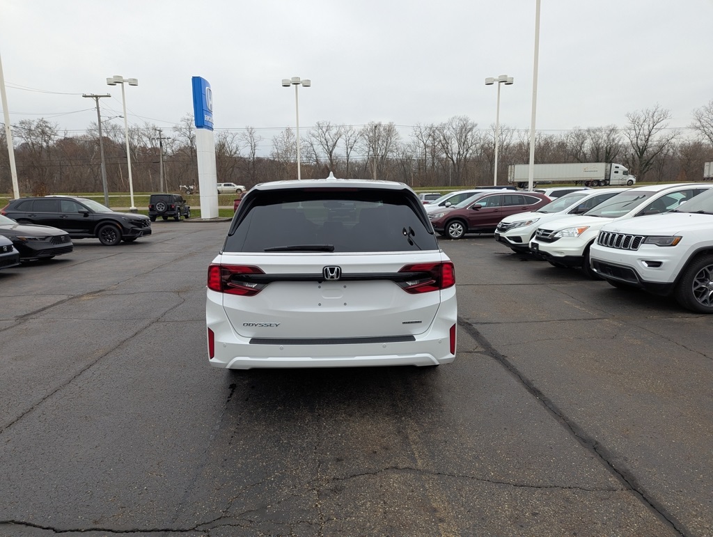 2026 Honda Odyssey Touring photo 3