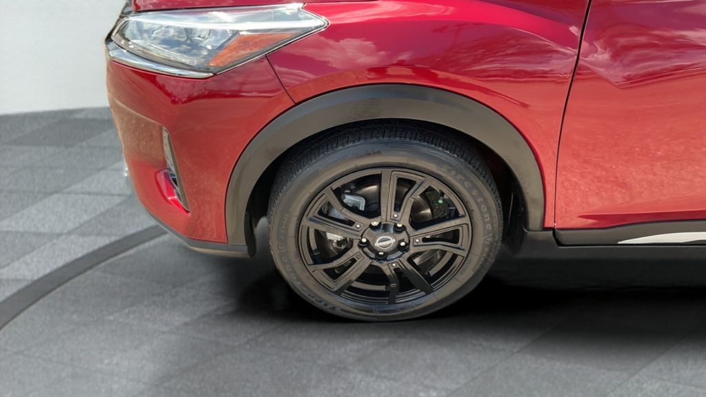 2022 Nissan Kicks SR photo 3