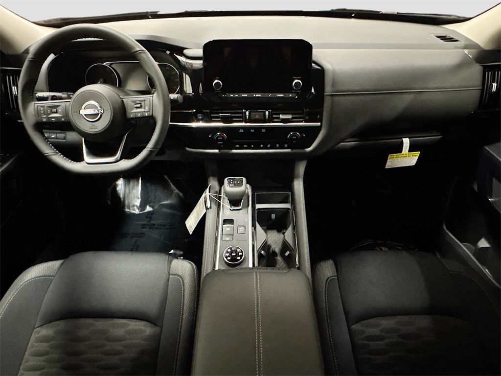 2025 Nissan Pathfinder SV photo 13