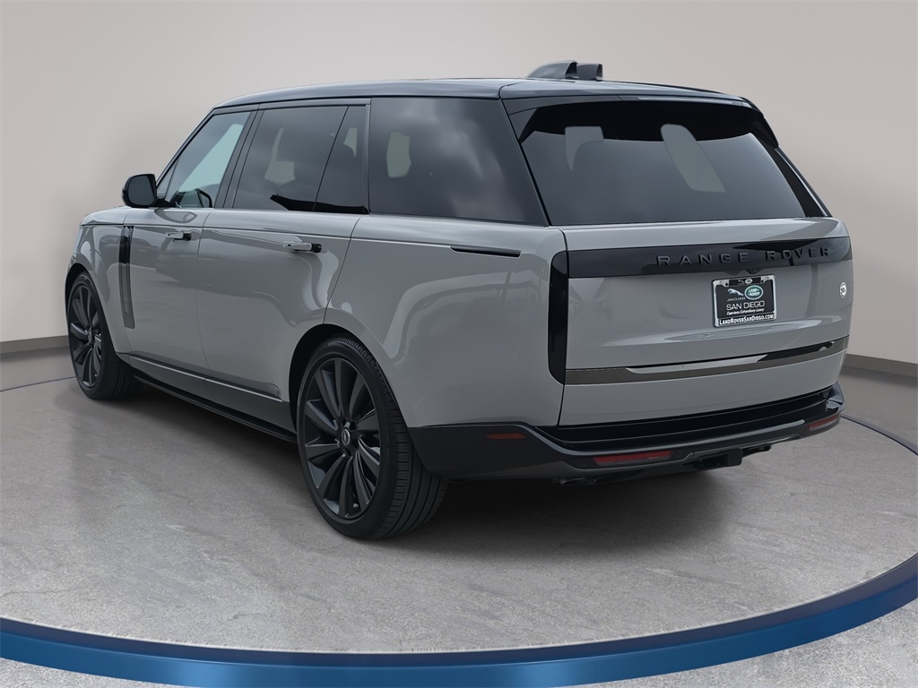 2025 Land Rover Range Rover SV photo 5