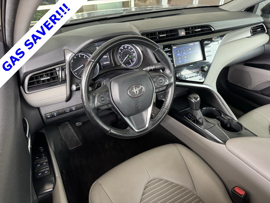 2020 Toyota Camry SE photo 3