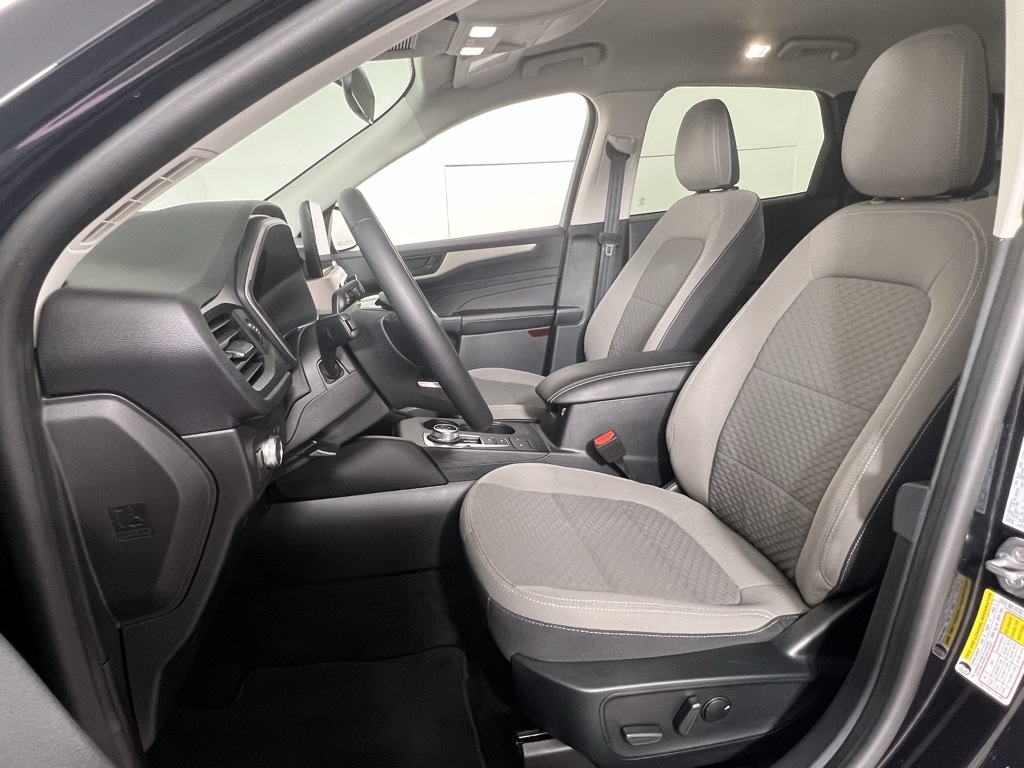 2022 Ford Escape SE photo 2