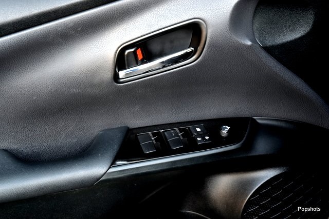 2021 Toyota Prius L photo 7