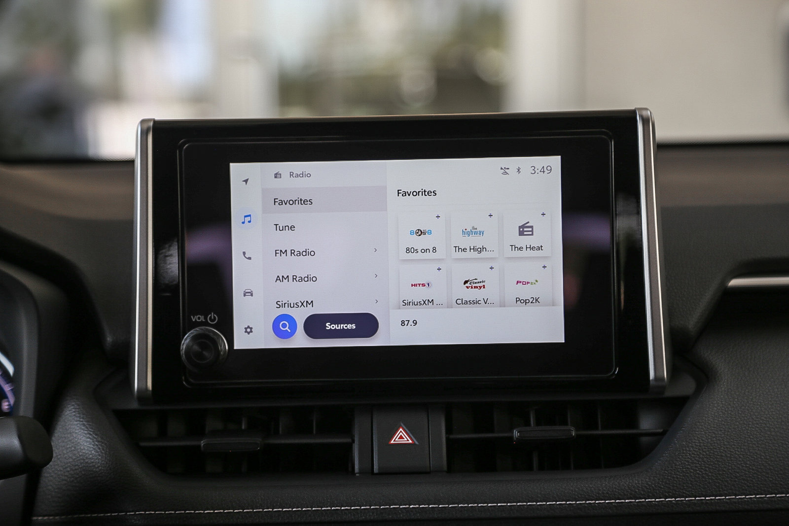 2025 Toyota RAV4 Hybrid XLE photo 14