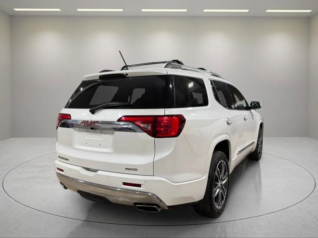 2017 Gmc Acadia Denali photo 4