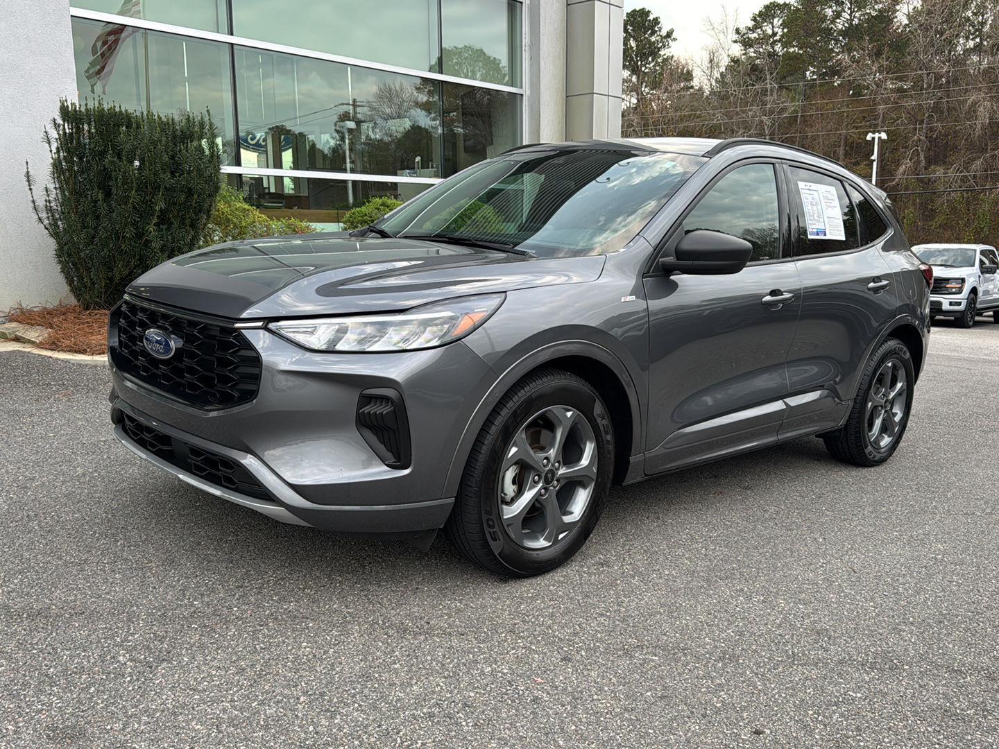 2023 Ford Escape ST-Line photo 2