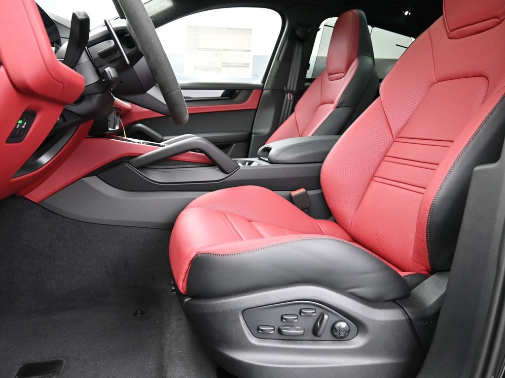 2026 Porsche Cayenne GTS Coupe photo 4