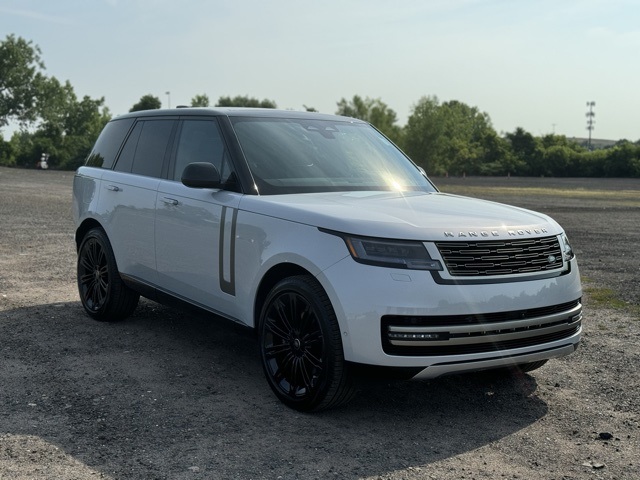 2024 Land Rover Range Rover SE photo 5
