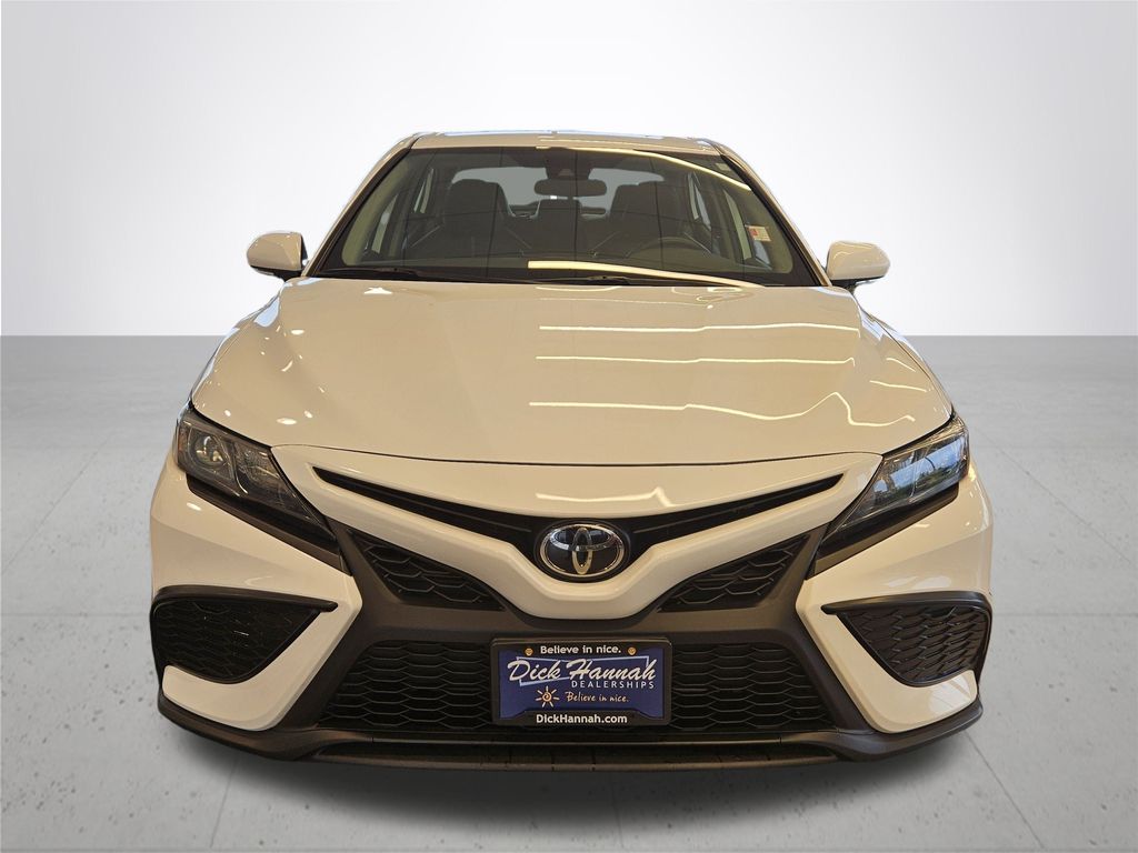 2022 Toyota Camry SE photo 3