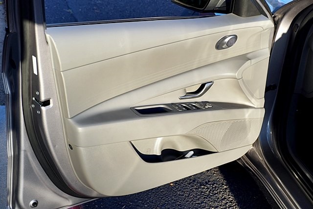 2024 Hyundai Elantra SEL photo 20