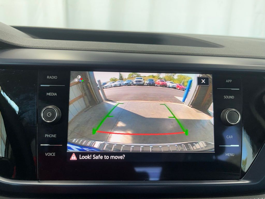 2024 Volkswagen Taos SE photo 18