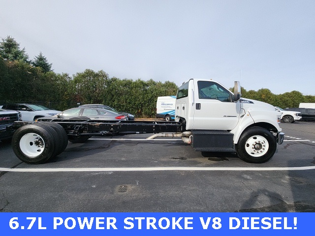 2021 Ford F-650 Base photo 3