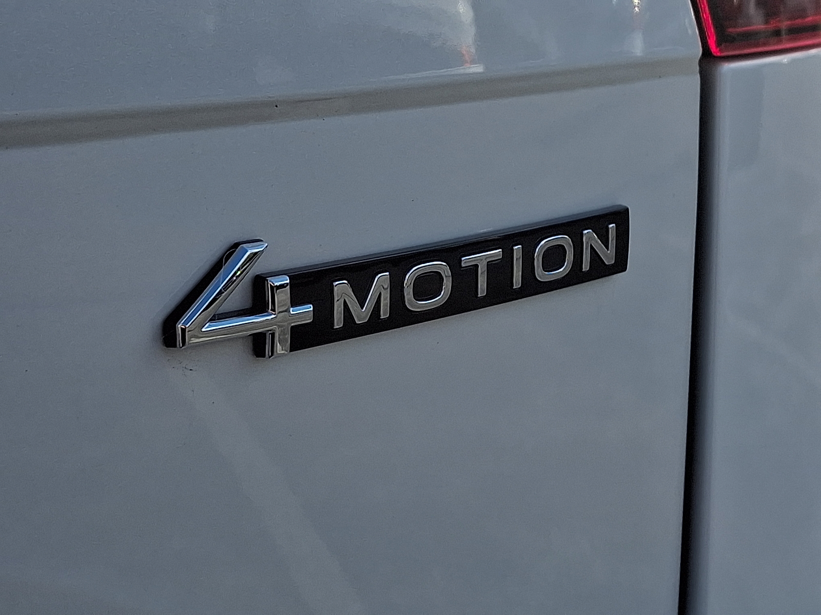 2023 Volkswagen Tiguan SE photo 4